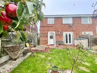 18 Milford Close, photo 2