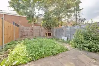 18 Montague Road, photo 4