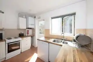 18 Montague Road, photo 3