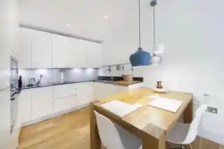 18 Narrowboat Avenue, photo 3