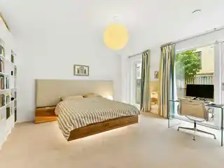 18 Narrowboat Avenue, photo 4