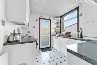 18 Northall Road, photo 4