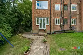 18 Park Close, photo 2