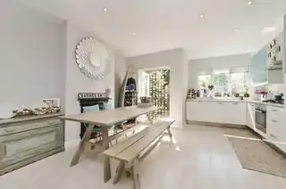 18 Rosslyn Avenue, photo 3