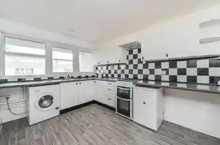 18 Roydon Close, photo 3