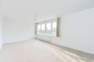 18 Roydon Close, photo 2