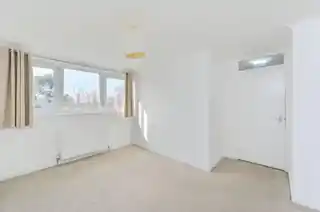 18 Roydon Close, photo 4
