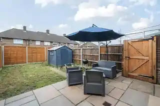 18 Scarsbrook Road, photo 4