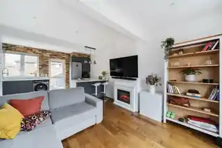 18 Scarsbrook Road, photo 3