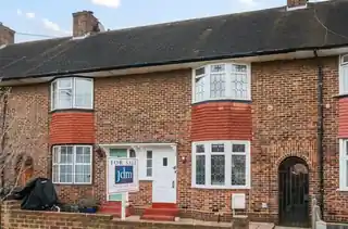 18 Scarsbrook Road, photo 2