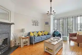 18 Sheredan Road, photo 4