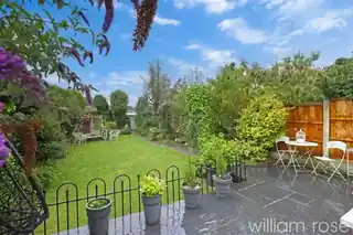 18 Sheredan Road, photo 2