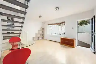 18 Shipton Street, photo 2