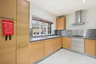 18 Shipton Street, photo 3