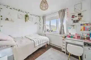 18 St Benets Close, photo 3