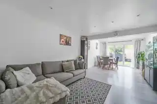18 St Benets Close, photo 2