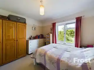 18 Sunbury Way, photo 2