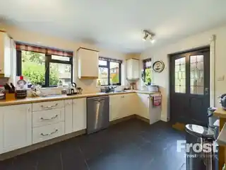 18 Sunbury Way, photo 3