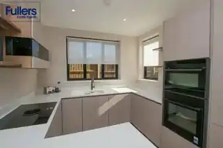 18 Taunton Drive, photo 4