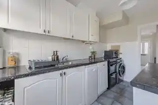 18 Tavistock Road, photo 3
