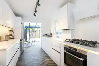 18 Thompson Road, photo 4