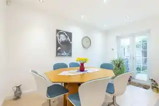 18 Topiary Square, photo 2