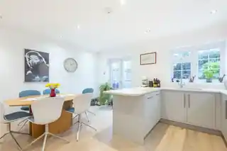 18 Topiary Square, photo 3