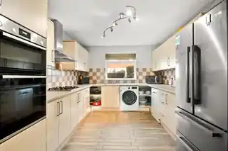 18 Townsend Way, photo 3