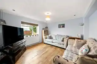 18 Townsend Way, photo 2