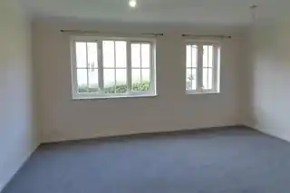 18 Vermont Close, photo 2