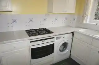 18 Vivien Close, photo 3