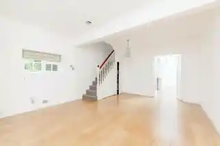18 Wades Lane, photo 2