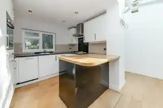 18 Wades Lane, photo 3