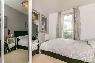 18 Whitestone Way, photo 4