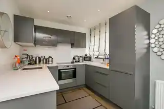 18 Whitestone Way, photo 3