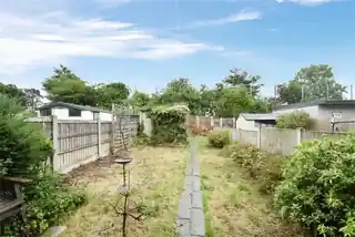 18 Winstead Gardens, photo 4