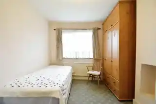 18 Winstead Gardens, photo 3