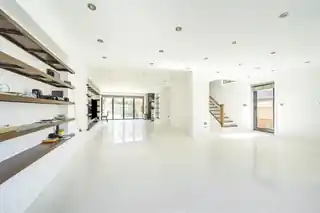 180 Edgwarebury Lane, photo 2