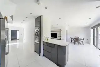 180 Edgwarebury Lane, photo 4