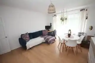 180 Mottisfont Road, photo 2