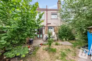 182 Hainault Road, photo 4