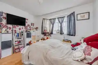 183 Hillcross Avenue, photo 2