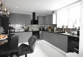 184 Bridgwater Road, photo 2