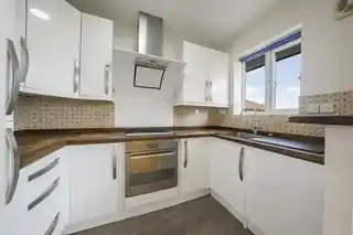 185 Varsity Drive, photo 2