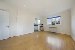 185 Varsity Drive, photo 4