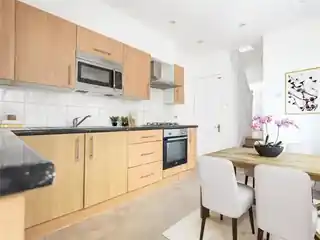 188 Whitehorse Lane, photo 3