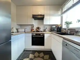 189 Newmarsh Road, photo 3