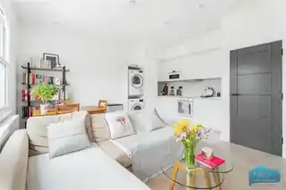 18A Brownlow Road, photo 3
