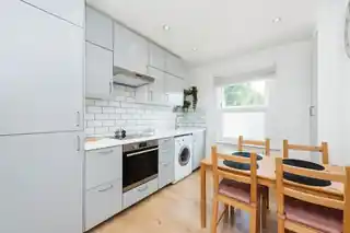 18A Donnington Road, photo 4