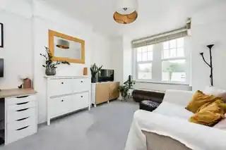 18A Donnington Road, photo 2